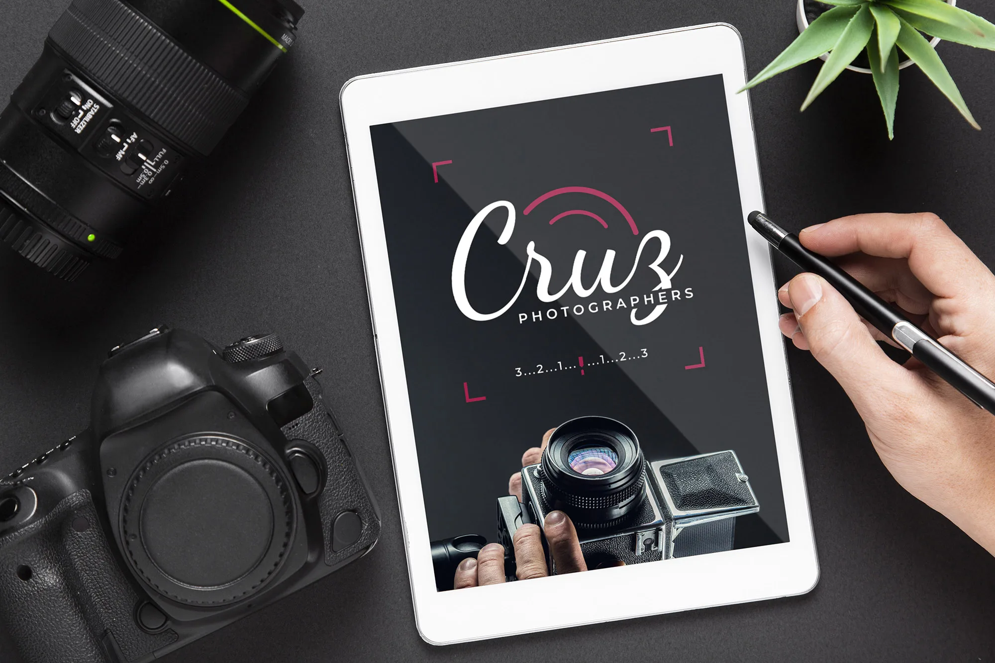 Designing a Striking Photography Logo for Cruz Photographers